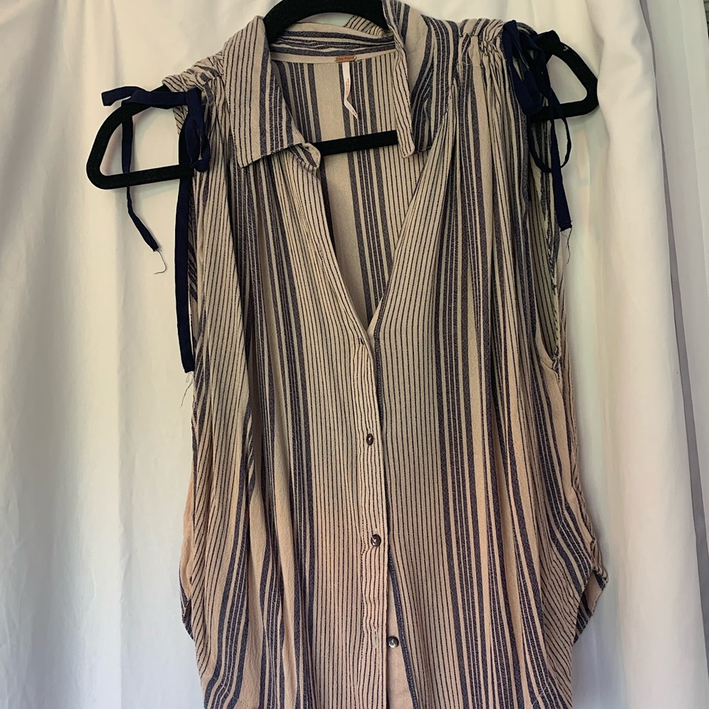 FREE PEOPLE SUPER CUTE TANK🍄🌈 size medium